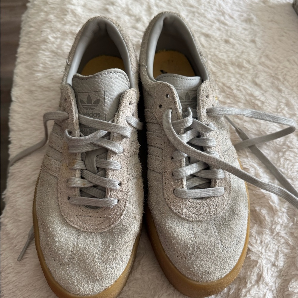 Adidas Gray Sneakers with Classic Design - Picture 5 of 5